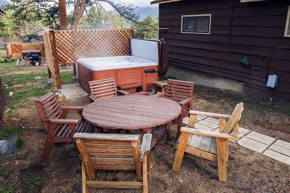 Hot Tub and Table & Chairs