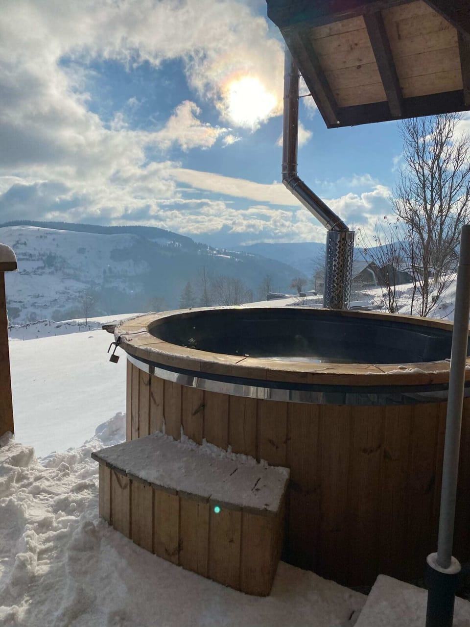 Outdoor spa tub