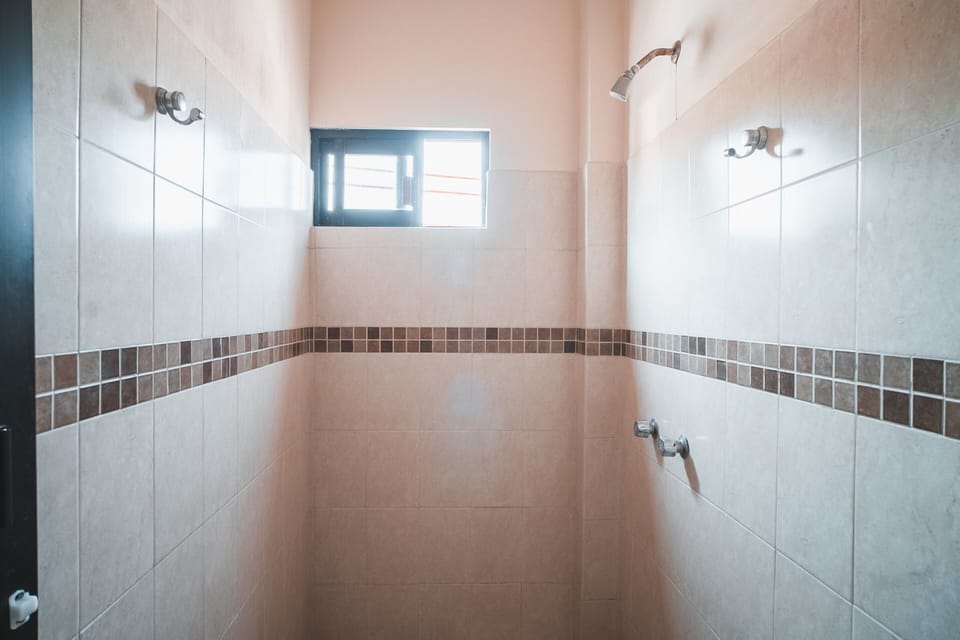 Standard Room | Bathroom shower