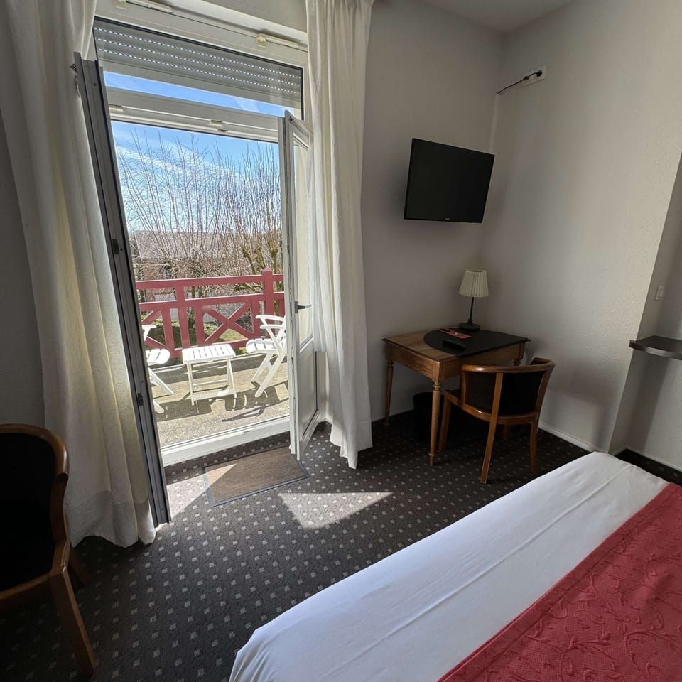 In-room safe, soundproofing, free cribs/infant beds, free WiFi