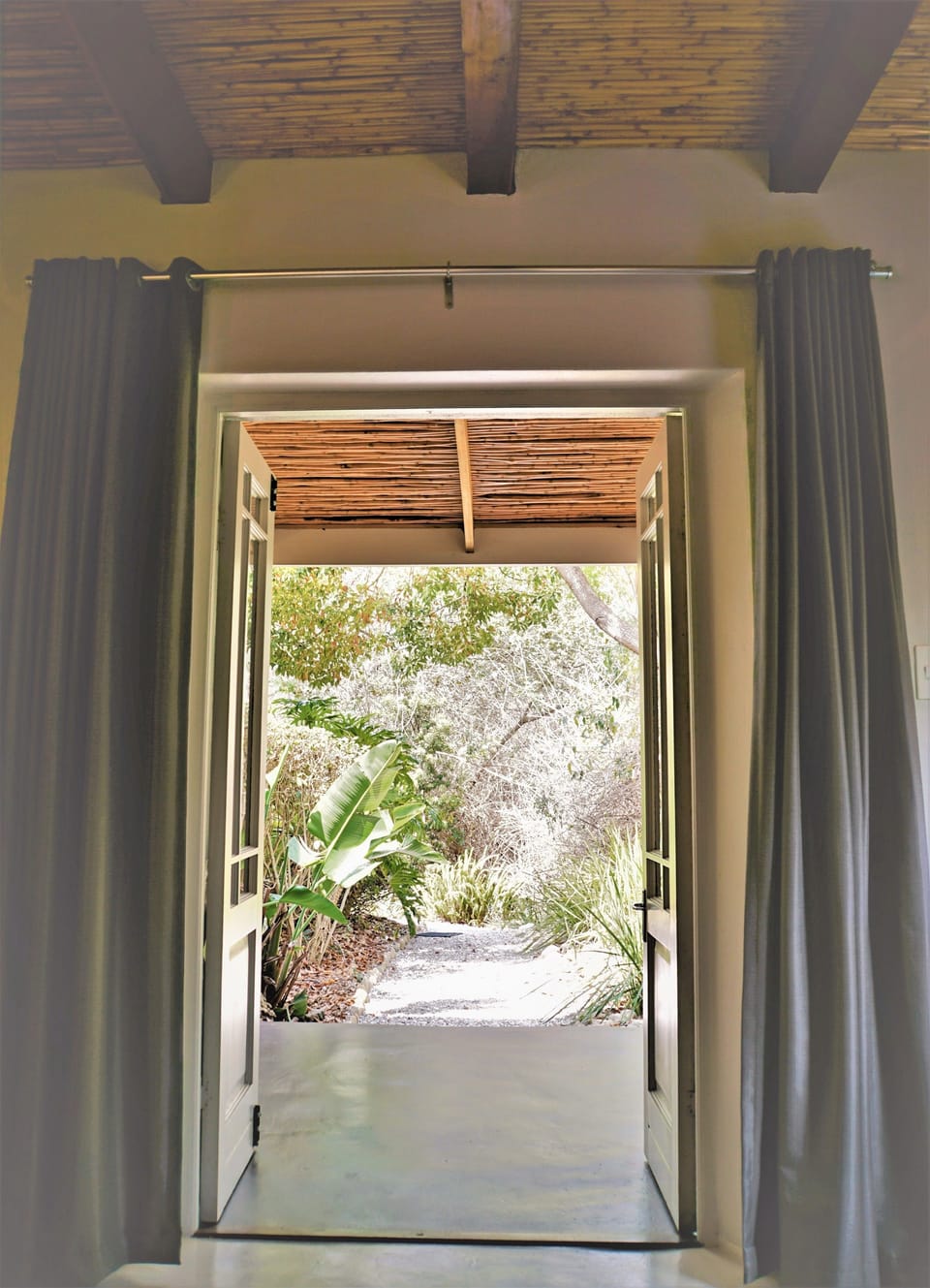 Comfort Room (luxury twin or king with bath&shower) | Garden view