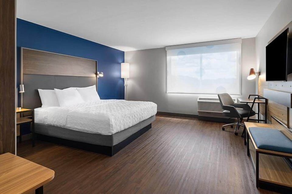 Room, 1 King Bed | Desk, blackout drapes, iron/ironing board, free WiFi