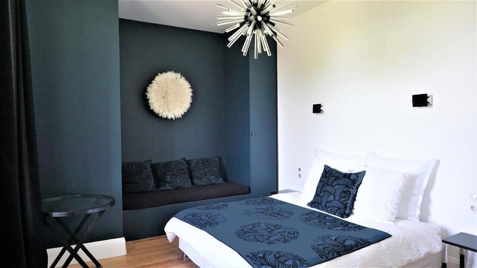 Double Room (Chambre Bleue) | Individually decorated, individually furnished, soundproofing, free WiFi