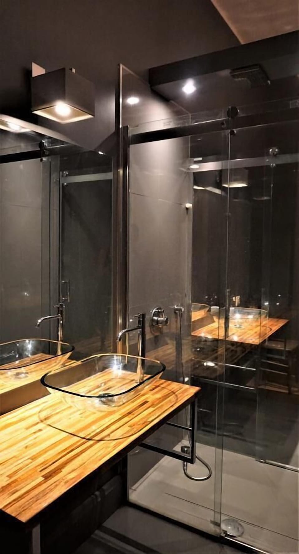 Double Room (Chambre Grise) | Bathroom | Free toiletries, towels, soap, shampoo