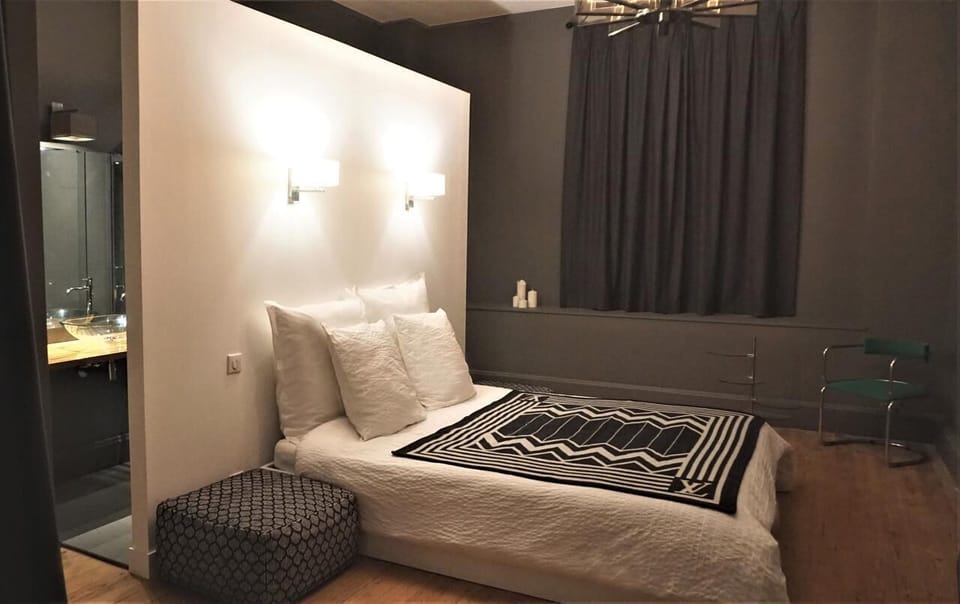 Double Room (Chambre Grise) | Individually decorated, individually furnished, soundproofing, free WiFi