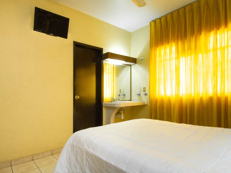 Standard Room, 1 Double Bed | Free WiFi, bed sheets