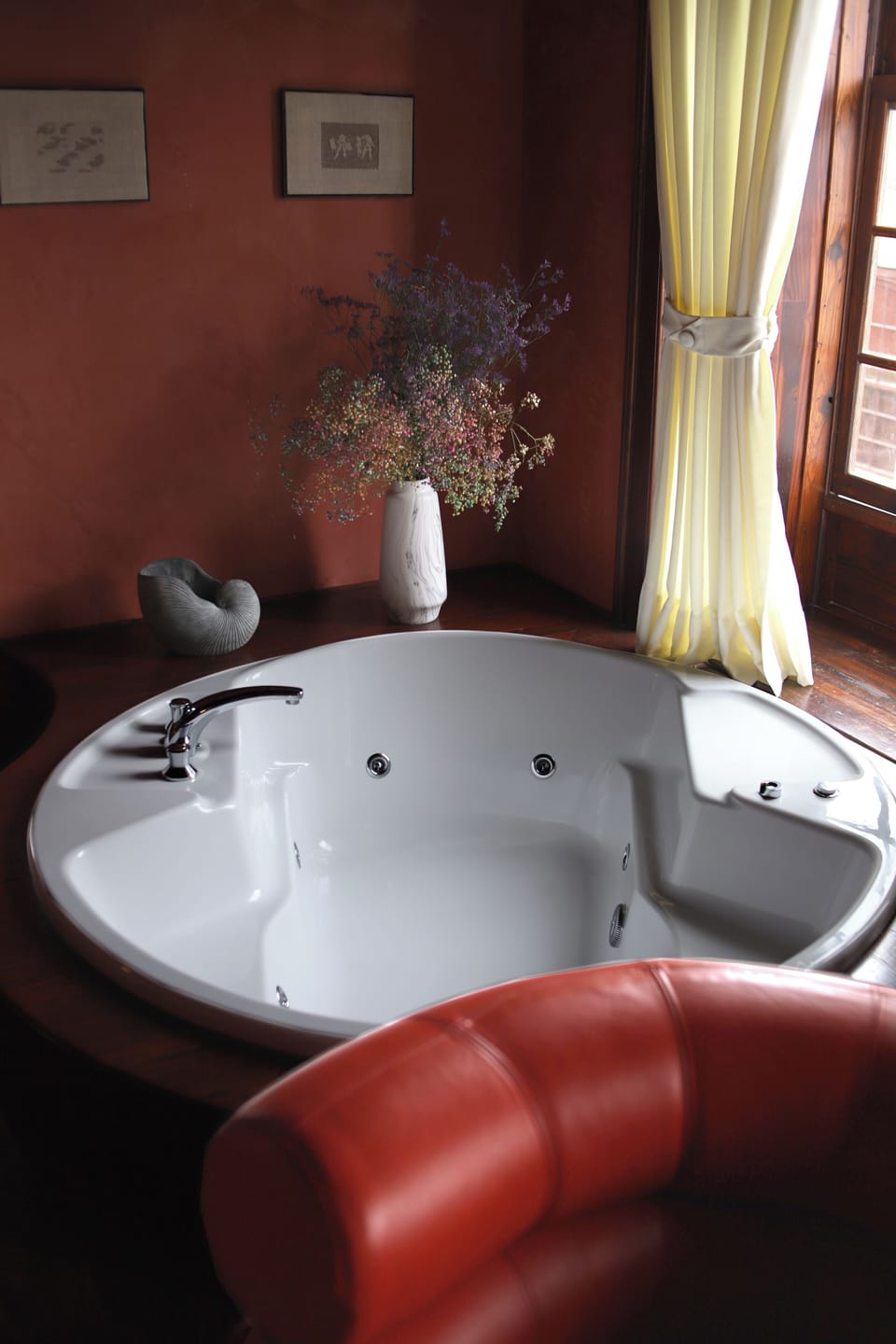 Junior Room | Bathroom | Eco-friendly toiletries, hair dryer, bathrobes, slippers