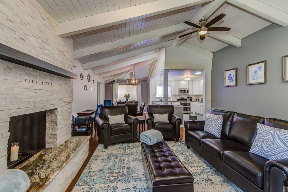 Great Room Room - Fireplace is Decorative Only