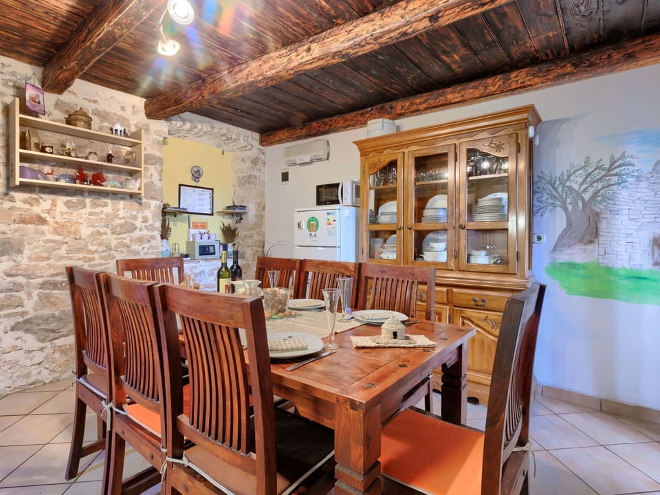 Table, Furniture, Property, Chair, Building, Wood, Interior Design, Picture Frame, Wood Stain, Flooring