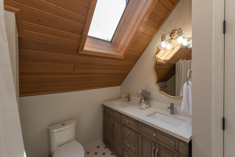 Upper Level Shared Bath