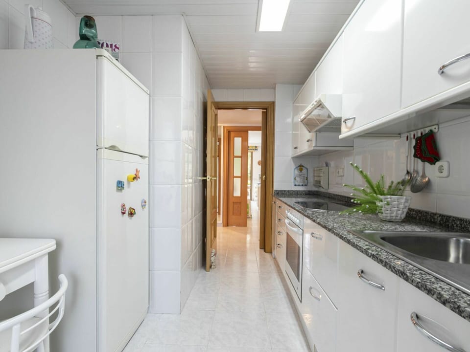 Building, Cabinetry, Kitchen Sink, Property, Sink, Countertop, Tap, Kitchen Appliance, Kitchen Stove, Interior Design