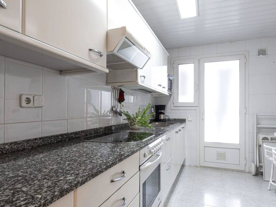 Countertop, Property, White, Room, Kitchen, Cabinetry, Building, Furniture, Interior Design, House