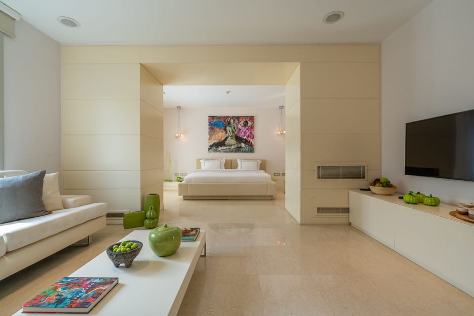 Standard Room | Egyptian cotton sheets, premium bedding, Tempur-Pedic beds, minibar