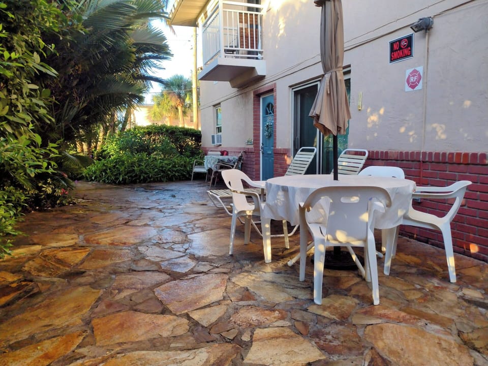 Spacious Courtyard Entrance/Dining/Relaxation area. Secure combination/deadbolt 