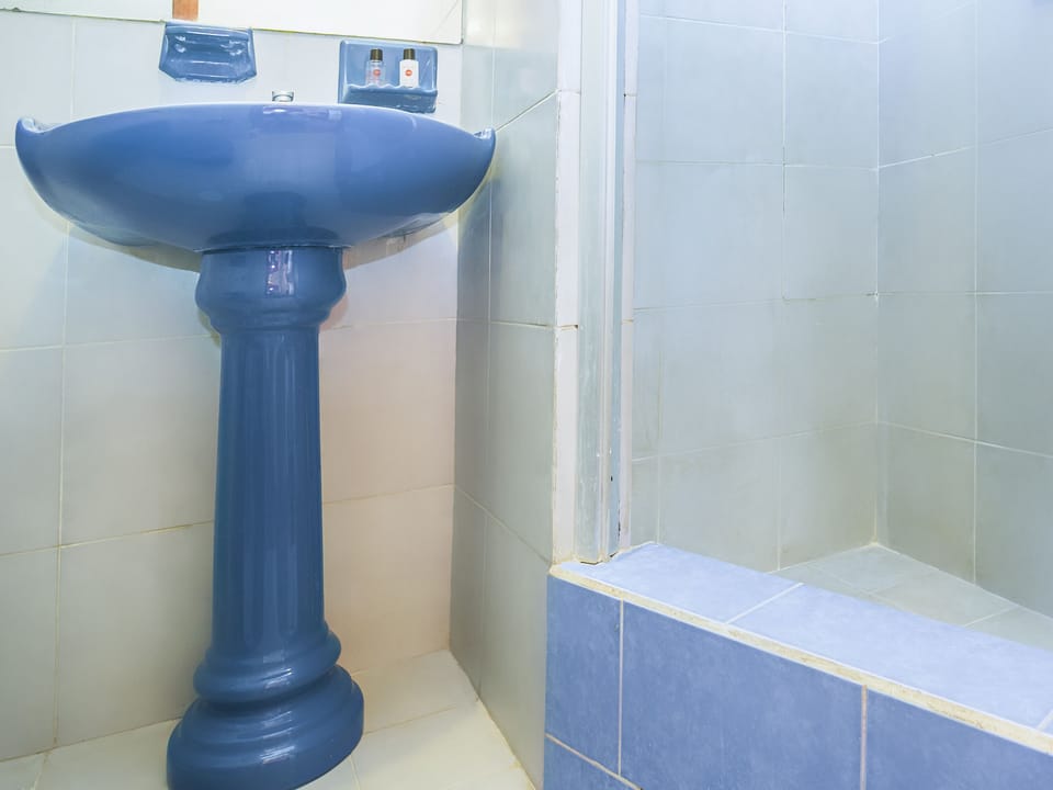 Superior Room | Bathroom | Shower, free toiletries, hair dryer, towels