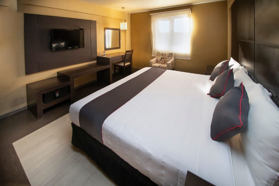 Superior Room | Desk, iron/ironing board, free WiFi, bed sheets