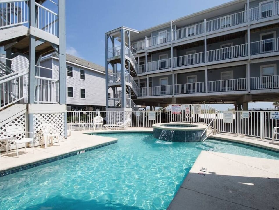 Heated hot tub and pool