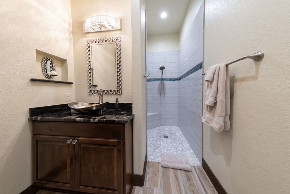 Huge walk-in Shower & Sink area in the bathroom. Towels & Soaps provided