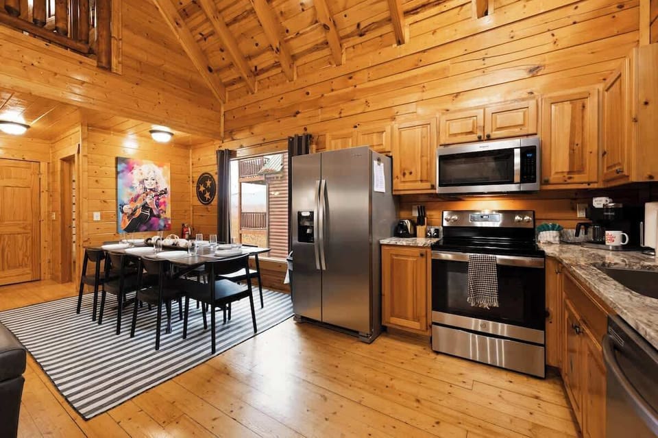 Open concept dining table perfect for friends and family gatherings.
