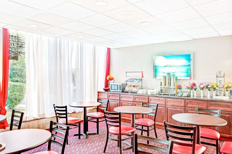Free daily self-serve breakfast