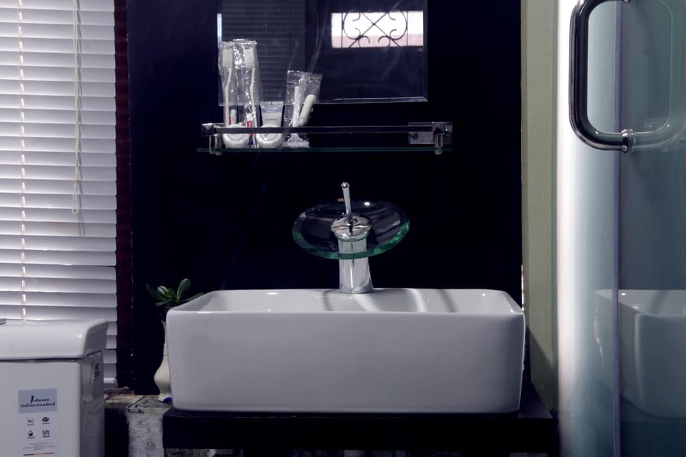 Family Double or Twin Room | Bathroom | Shower, free toiletries, hair dryer, slippers