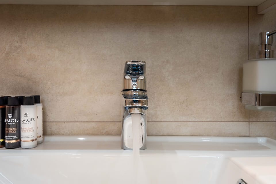 Bathroom sink