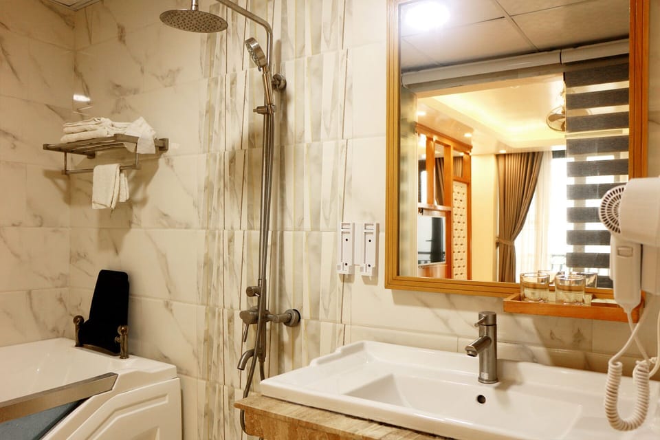 Deluxe Double Room, Beachfront | Bathroom sink