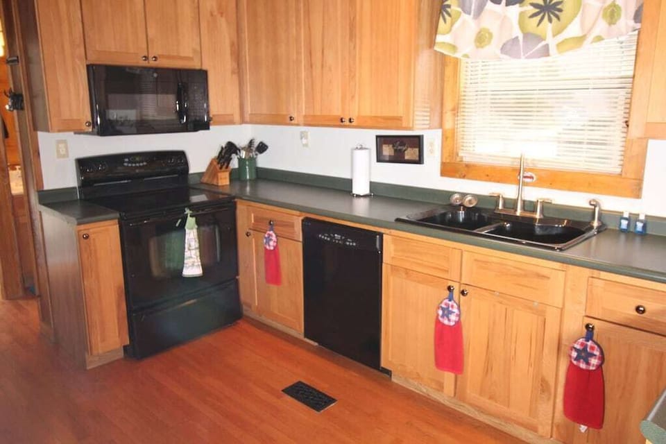 Fully equipped, modern kitchen