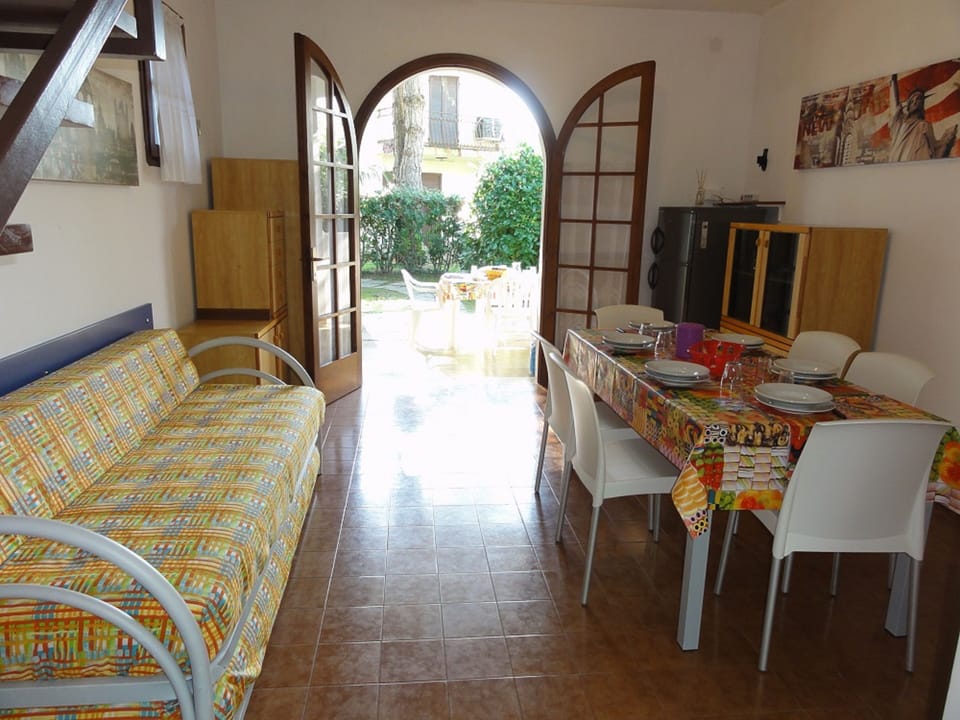 Apartment, 2 Bedrooms (B10037) | Living area | Flat-screen TV