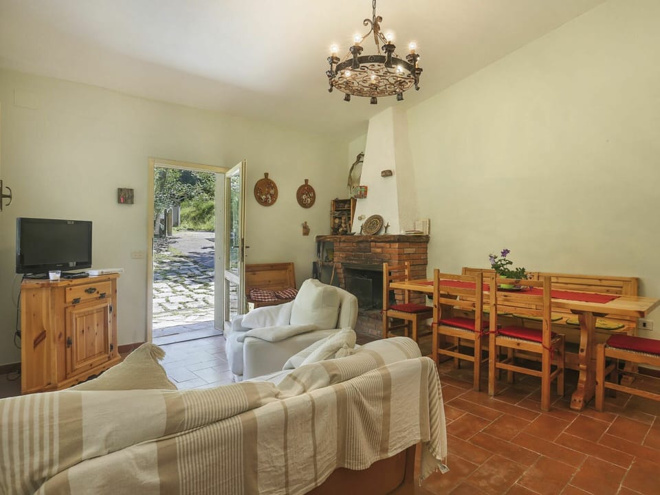 Room, Property, Furniture, Bedroom, Interior Design, Floor, Building, Ceiling, Wall, Bed