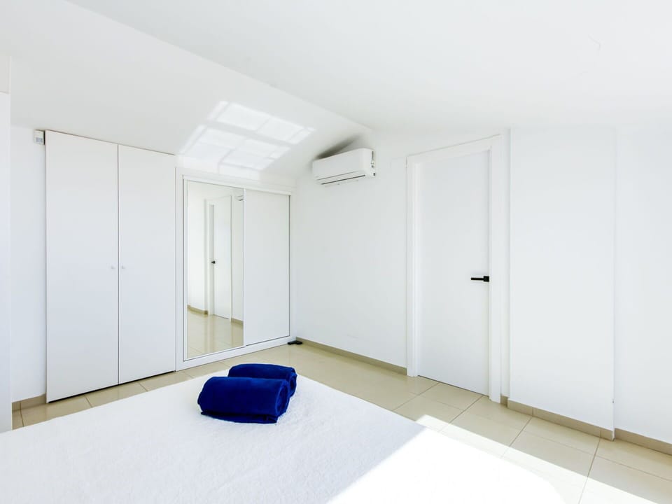 Flooring, Floor, Interior Design, Ceiling, Furniture, Room, Apartment, Bed, Bedroom, Home
