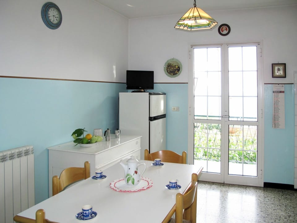 Room, Property, Furniture, Interior Design, House, Building, Ceiling, Floor, Kitchen, Real Estate