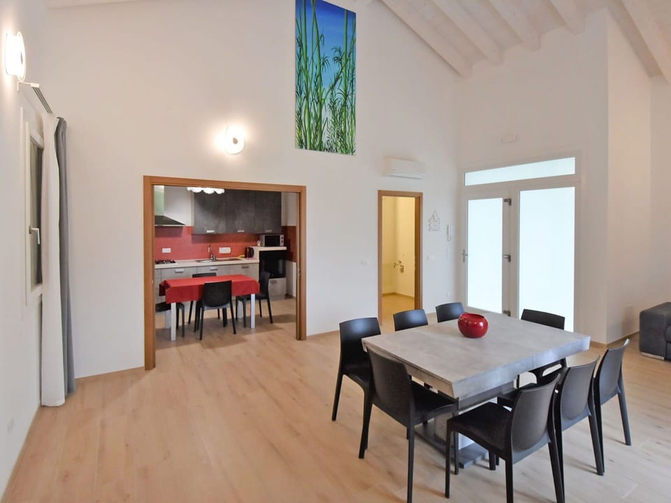 Room, Property, Building, Interior Design, Furniture, Dining Room, Floor, Ceiling, House, Table