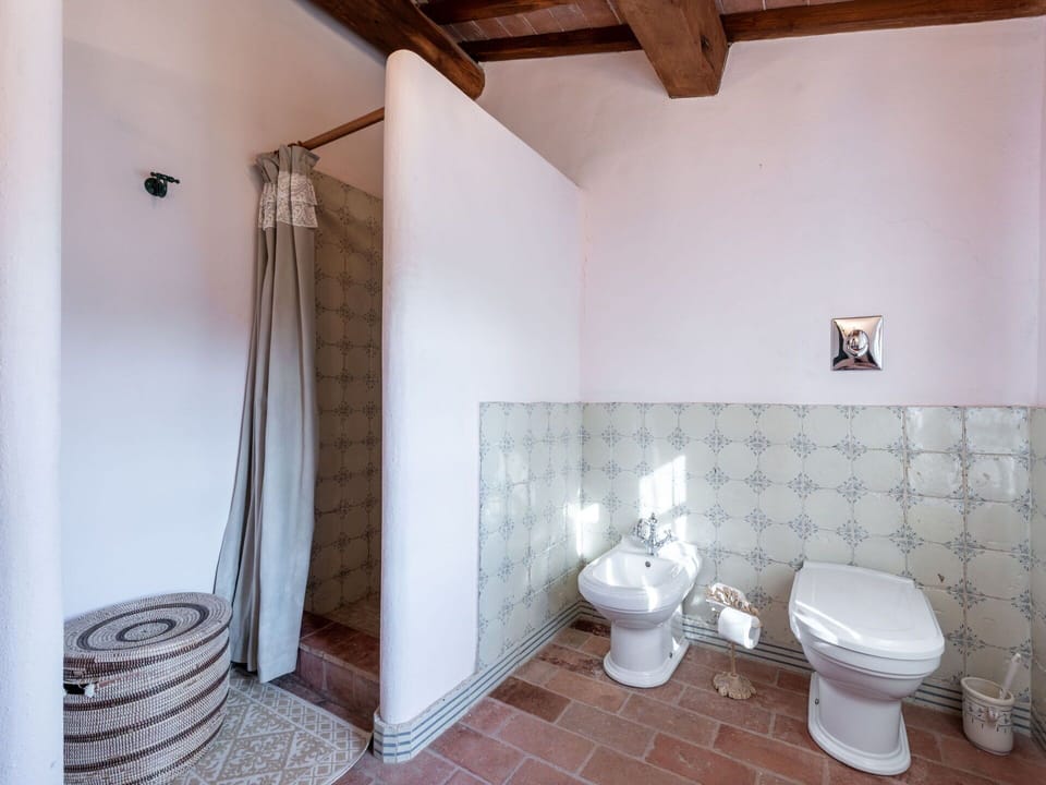 Property, Plumbing Fixture, Bathroom, Wood, Interior Design, Architecture, Toilet Seat, Flooring, Floor, Toilet
