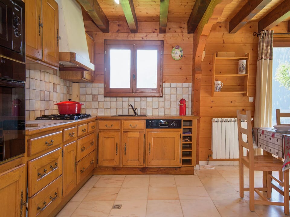Chalet | Private kitchen | Fridge, highchair