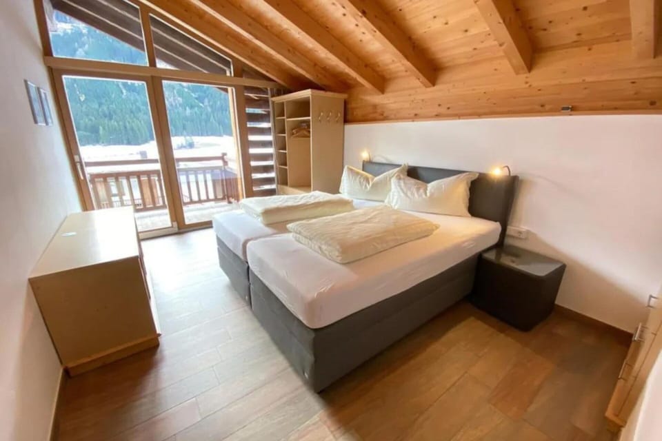 House | 3 bedrooms, iron/ironing board, bed sheets