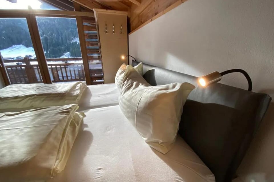 House | 3 bedrooms, iron/ironing board, bed sheets