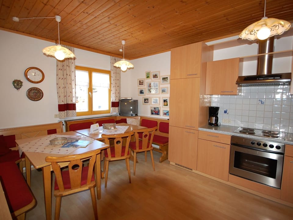 House | Private kitchen | Coffee/tea maker, microwave, stovetop, dishwasher