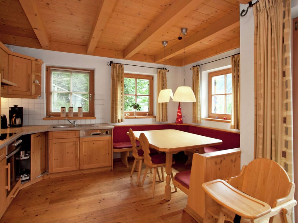 Chalet | Private kitchen | Highchair