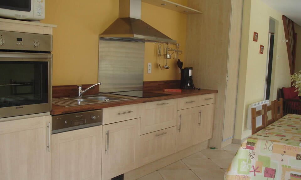 Cottage | Private kitchen | Highchair