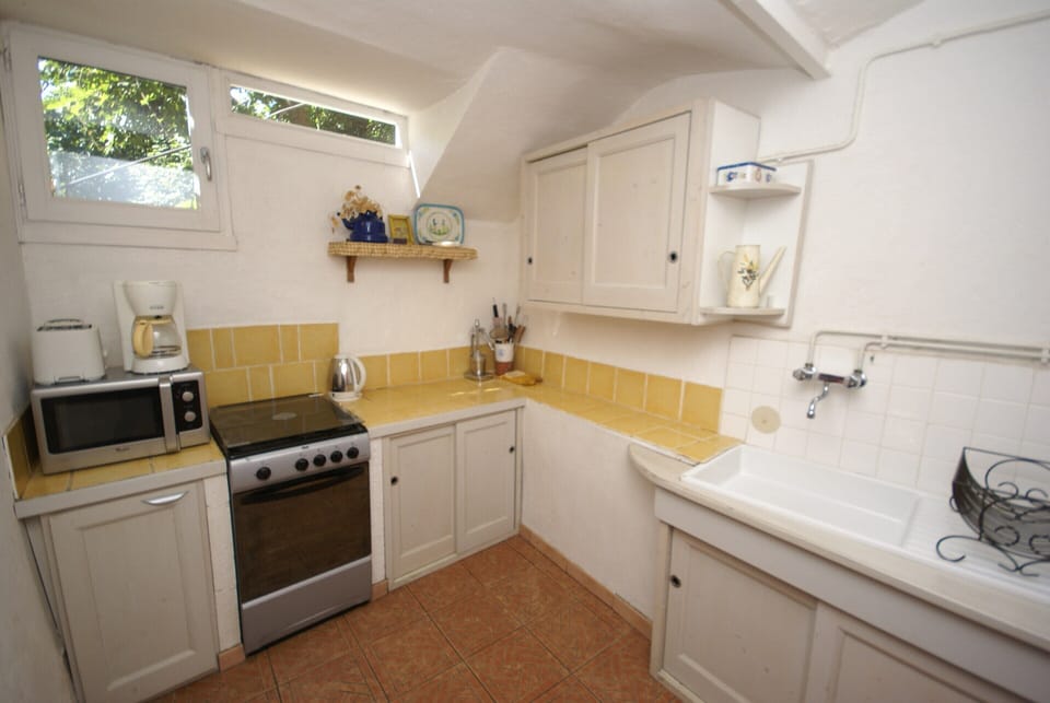 House | Private kitchen | Fridge, oven, coffee/tea maker, highchair
