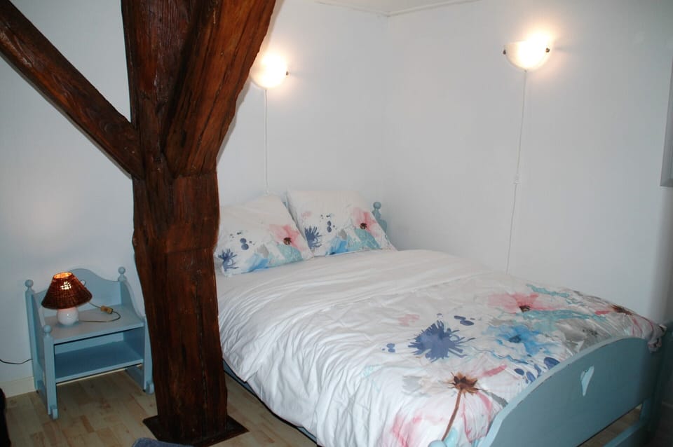 Cottage Bliss in Roussines Cottage in Nouvelle-Aquitaine