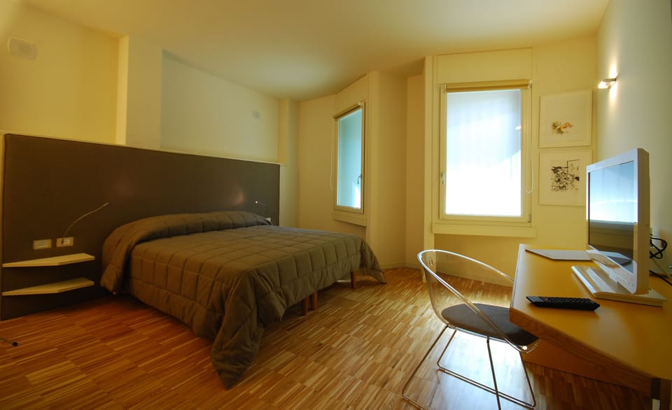 Desk, soundproofing, iron/ironing board, cribs/infant beds