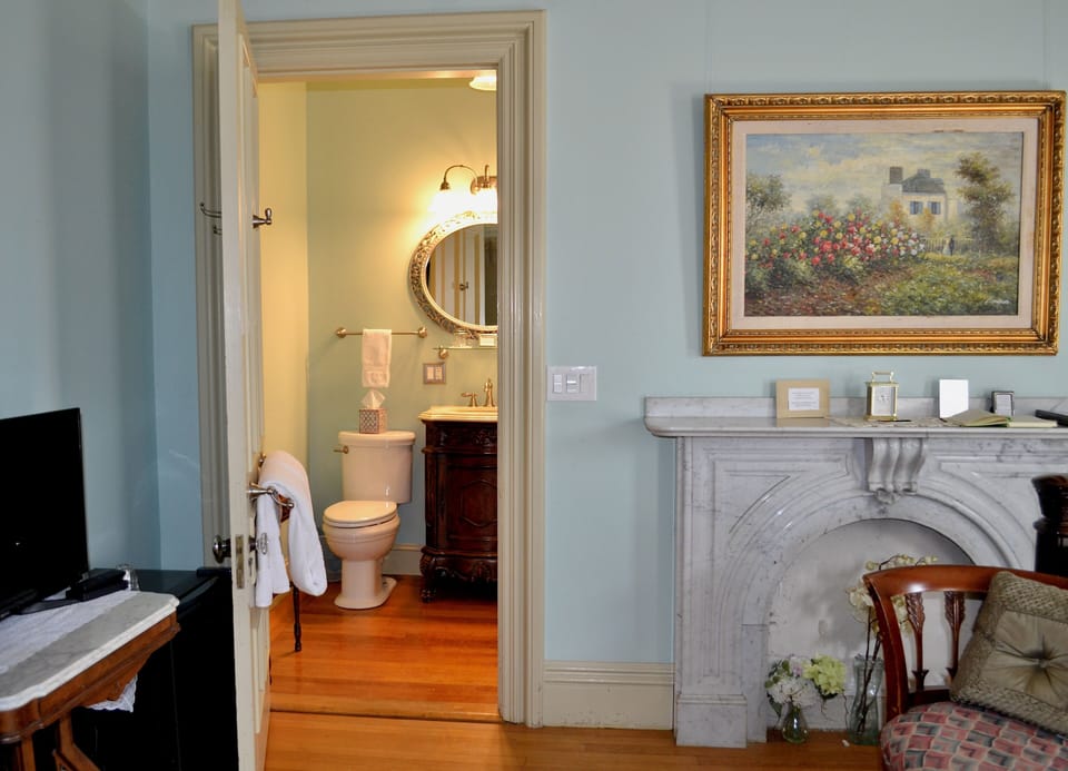 Mint Room | Iron/ironing board, WiFi (free), individually decorated