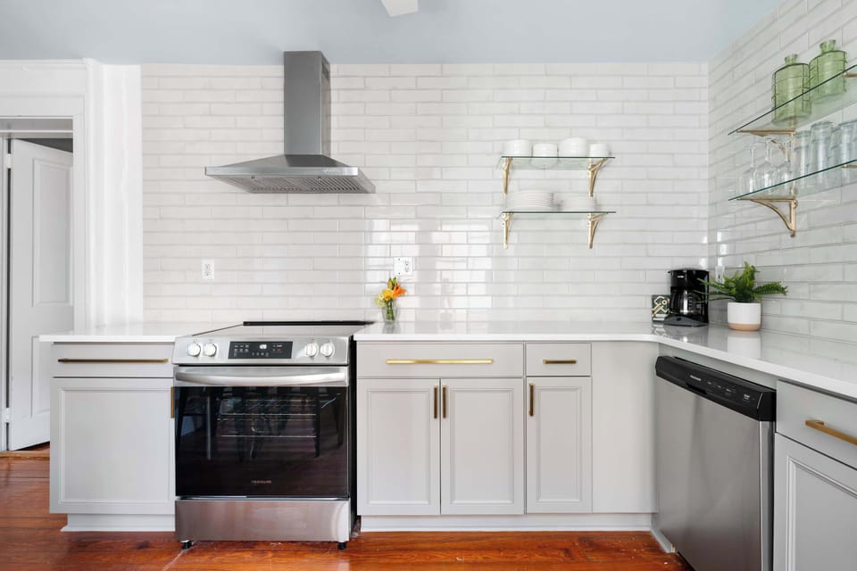 Fully Stocked Kitchen!