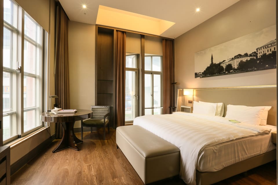Executive Double Room, Corner | 1 bedroom, premium bedding, down comforters, in-room safe