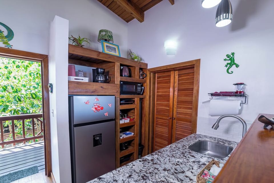 Kitchenette (1)