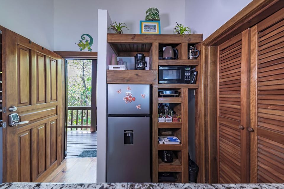 Kitchenette (2)