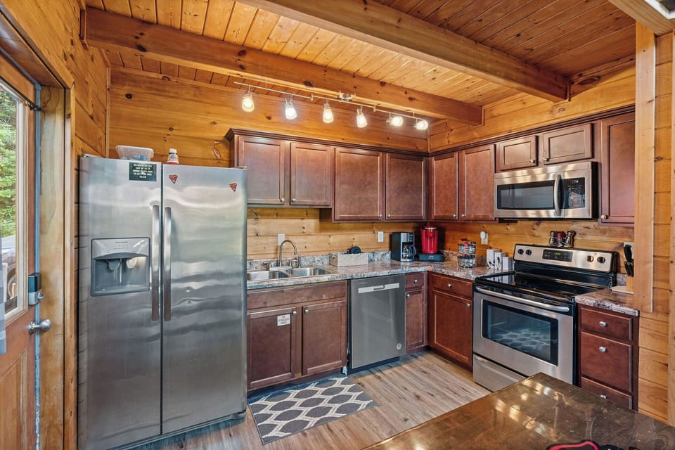 From morning coffee to family dinners—this kitchen’s ready