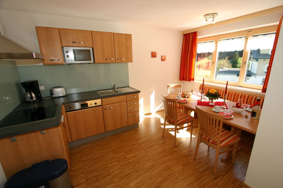 Apartment, 2 Bedrooms, Non Smoking, Mountainside | Private kitchen | Fridge, microwave, stovetop, dishwasher